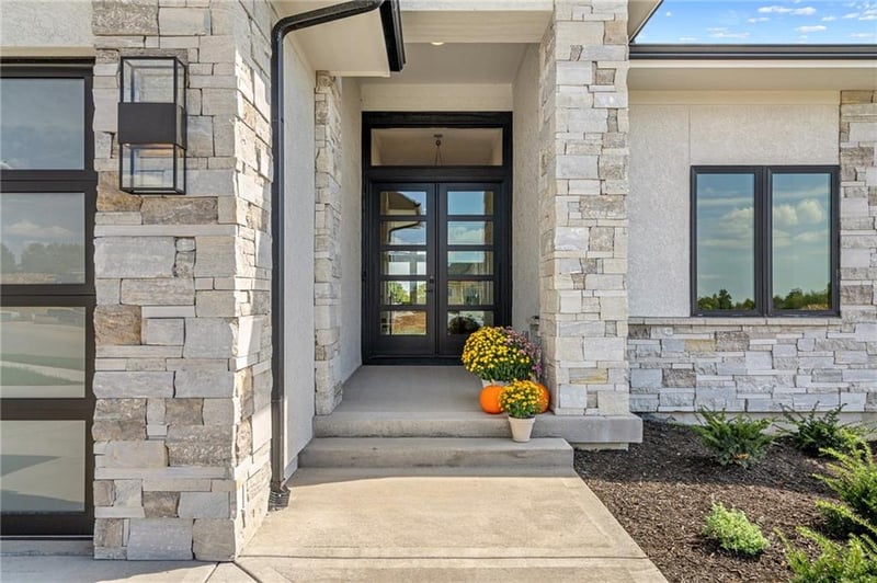 11227 Sunray Dr, Olathe, KS 66061
