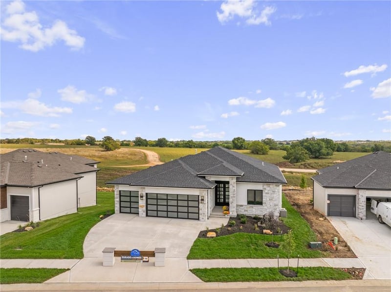 11227 Sunray Dr, Olathe, KS 66061
