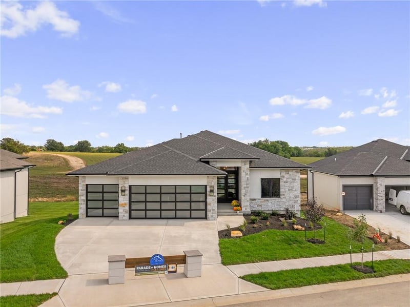 11227 Sunray Dr, Olathe, KS 66061