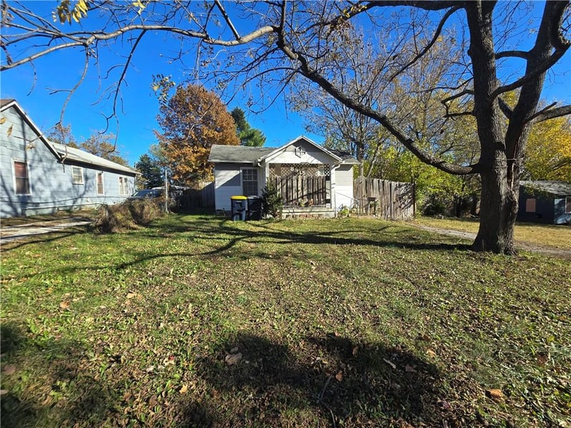 8315 Brooklyn Ave, Kansas City, MO 64132