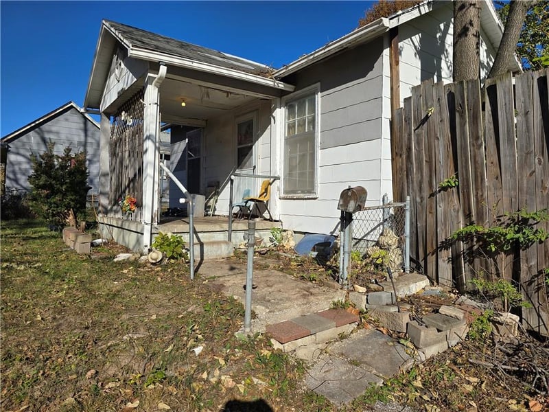 8315 Brooklyn Ave, Kansas City, MO 64132