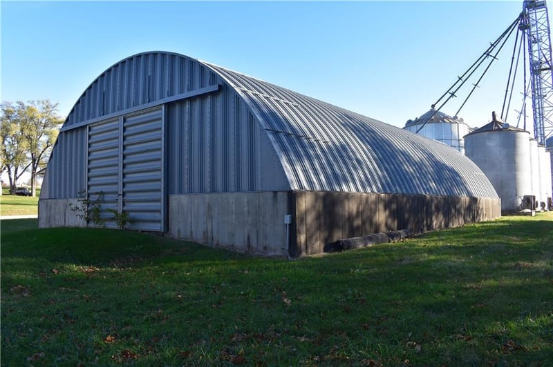 N Valleybrook St, Burlington Jct, MO 64428