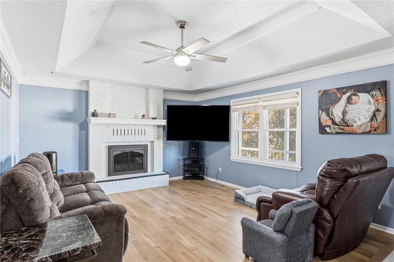 1941 Patterson Dr, Lee's Summit, MO 64086