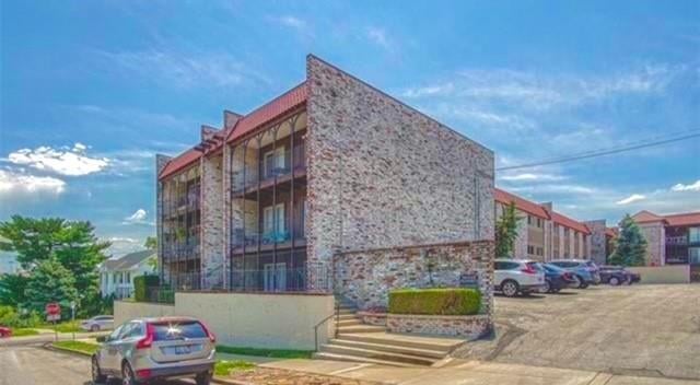 111 50th St #B, Kansas City, MO 64112