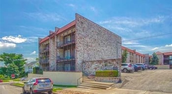 111 E 50th St #B, Kansas City, MO 64112