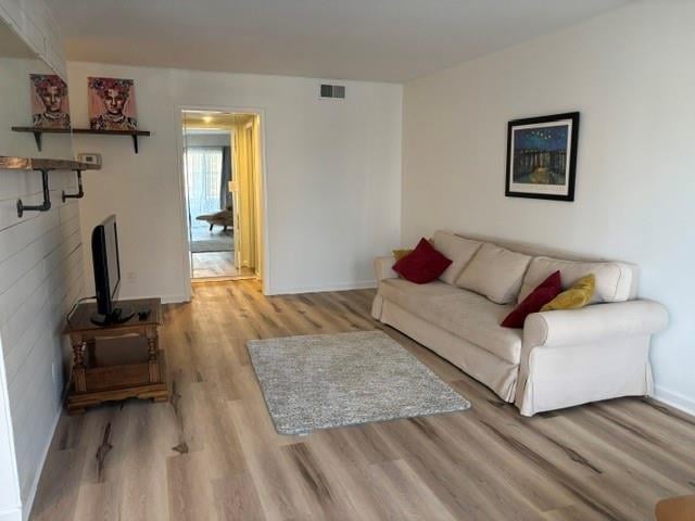 111 E 50th St #B, Kansas City, MO 64112