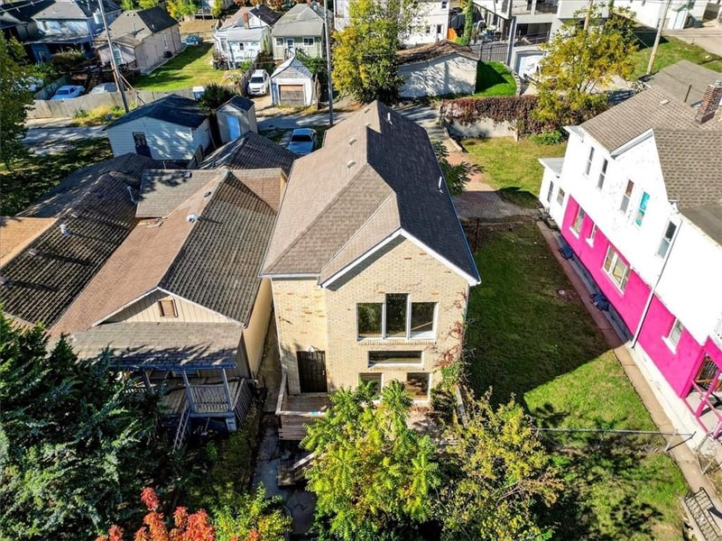 2128 Summit St, Kansas City, MO 64108