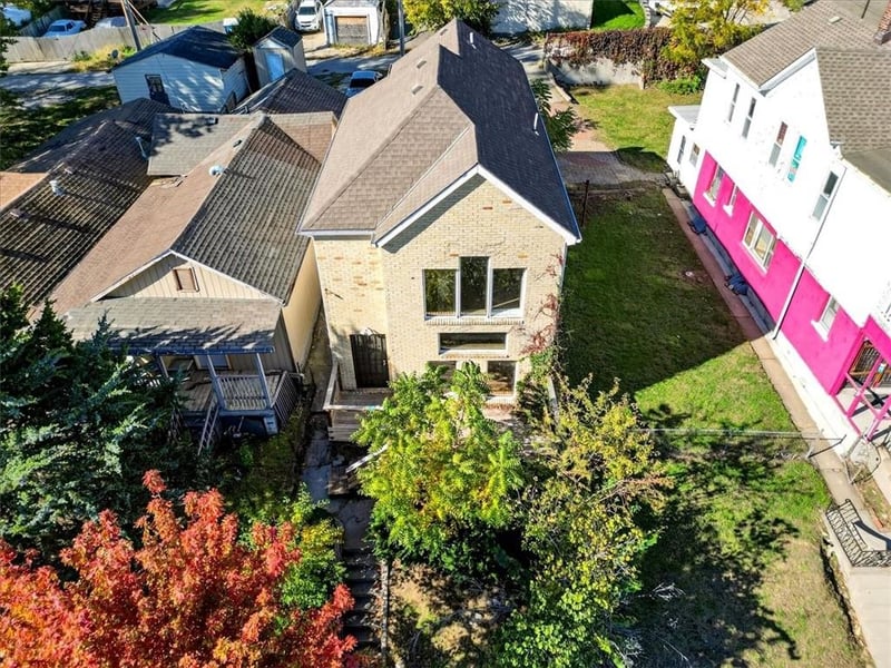 2128 Summit St, Kansas City, MO 64108