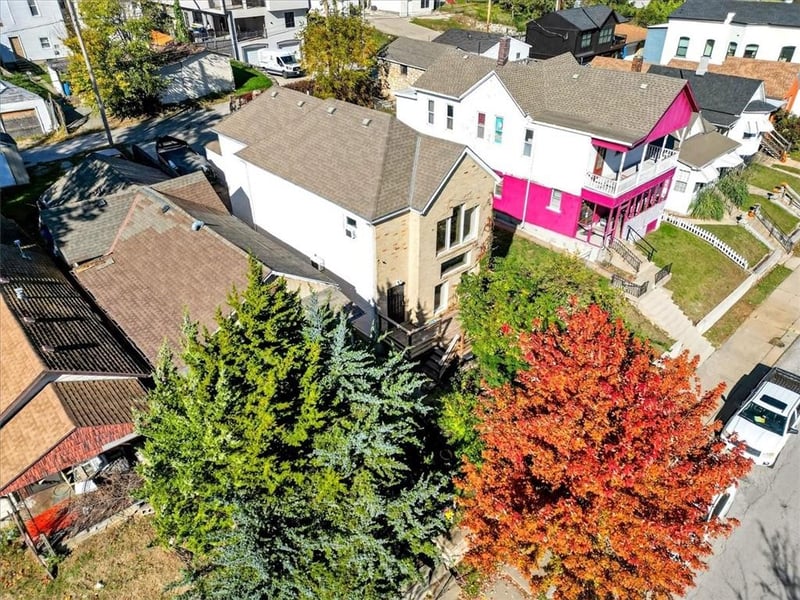 2128 Summit St, Kansas City, MO 64108