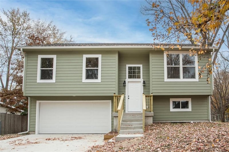 1104 Columbus St, Lee's Summit, MO 64086