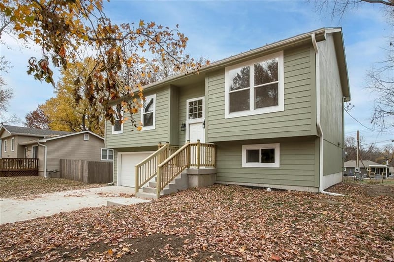 1104 Columbus St, Lee's Summit, MO 64086