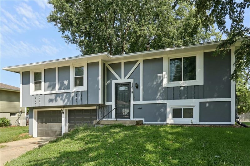 1518 15th St, Oak Grove, MO 64075
