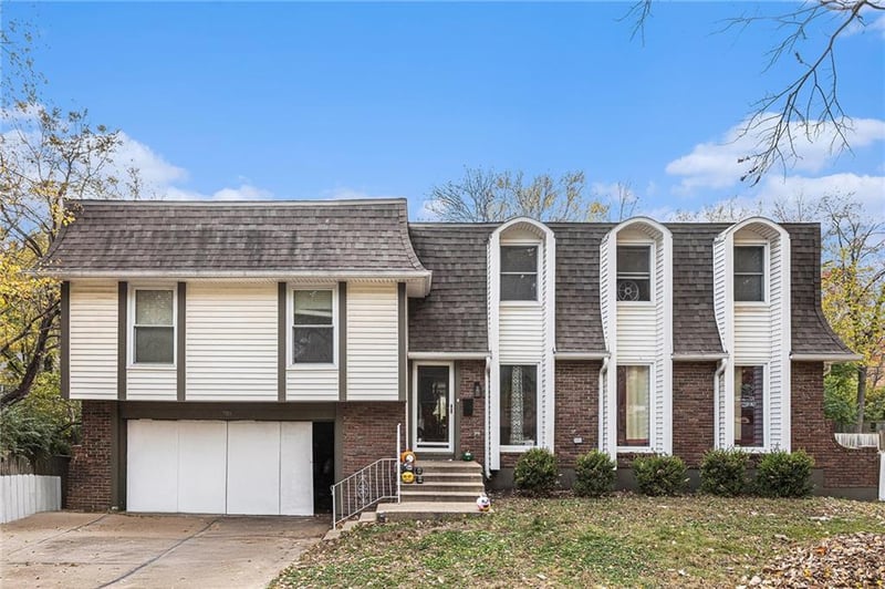 901 109th Ter, Kansas City, MO 64131