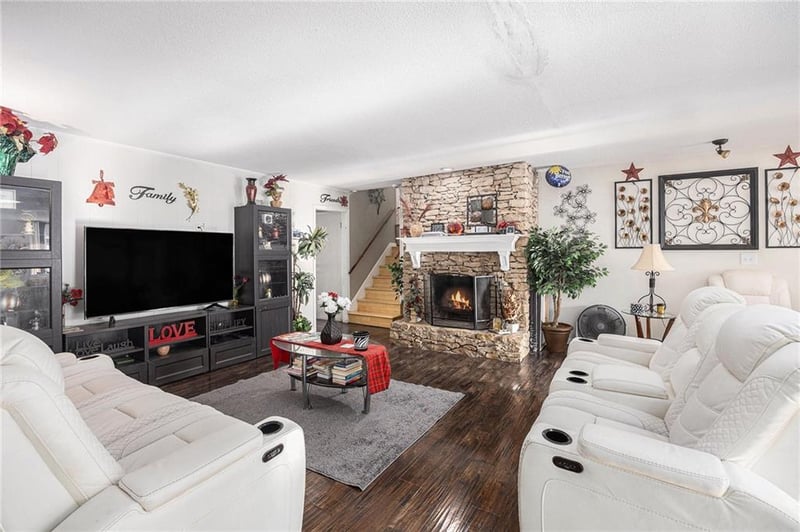 901 109th Ter, Kansas City, MO 64131