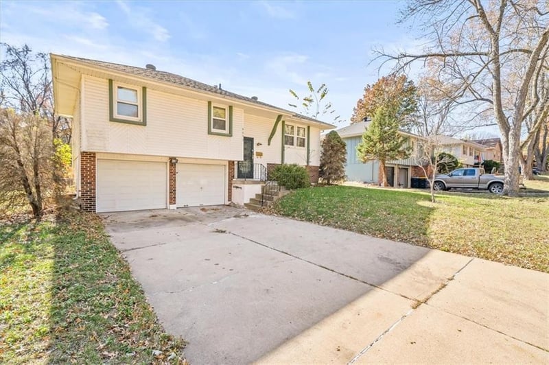 9033 90th Ter, Kansas City, MO 64138