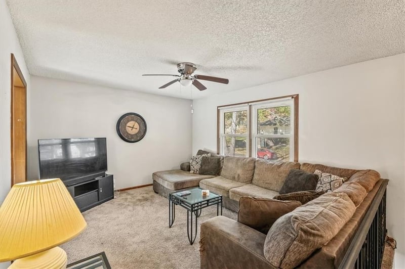 9033 90th Ter, Kansas City, MO 64138