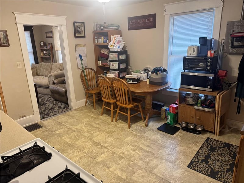 11610 Hackett St, Sugar Creek, MO 64054