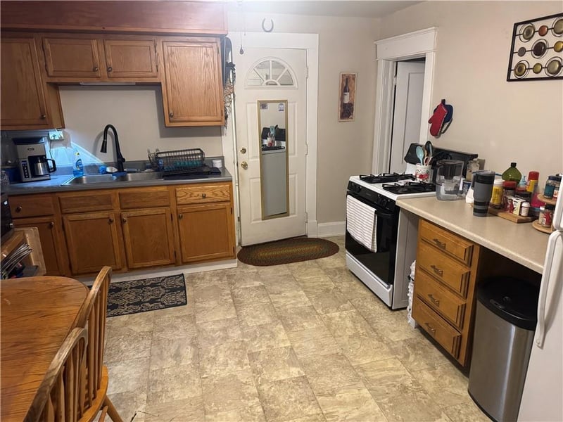 11610 Hackett St, Sugar Creek, MO 64054