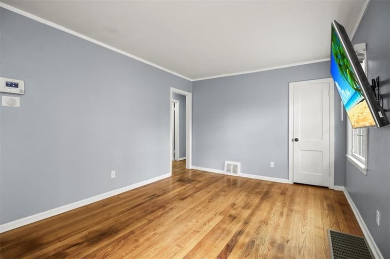 101 Pocahontas Ln, Kansas City, MO 64114