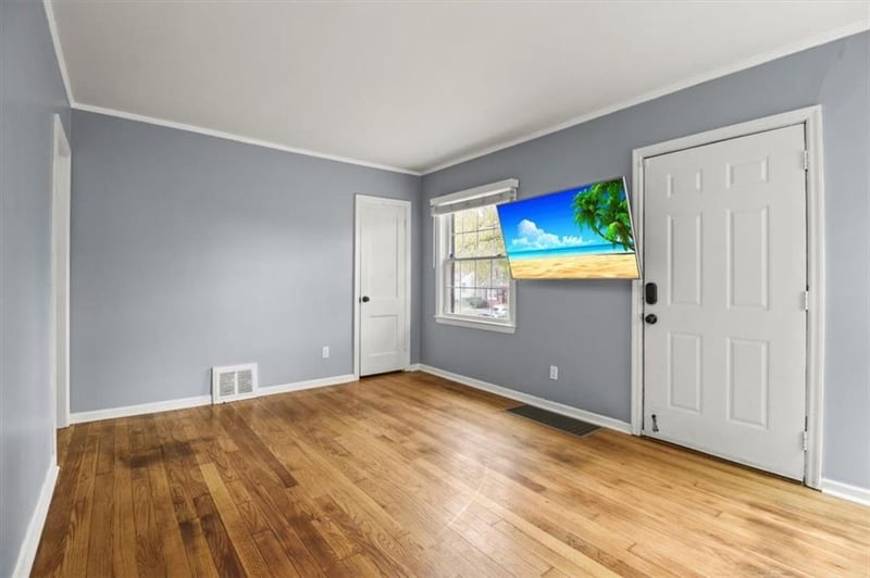 101 Pocahontas Ln, Kansas City, MO 64114