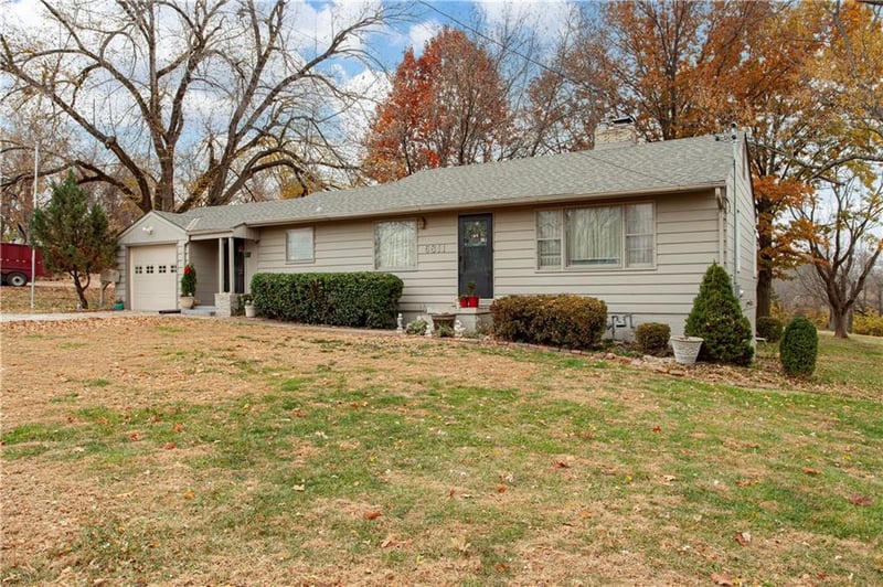 6811 Blue Pw, Kansas City, MO 64129