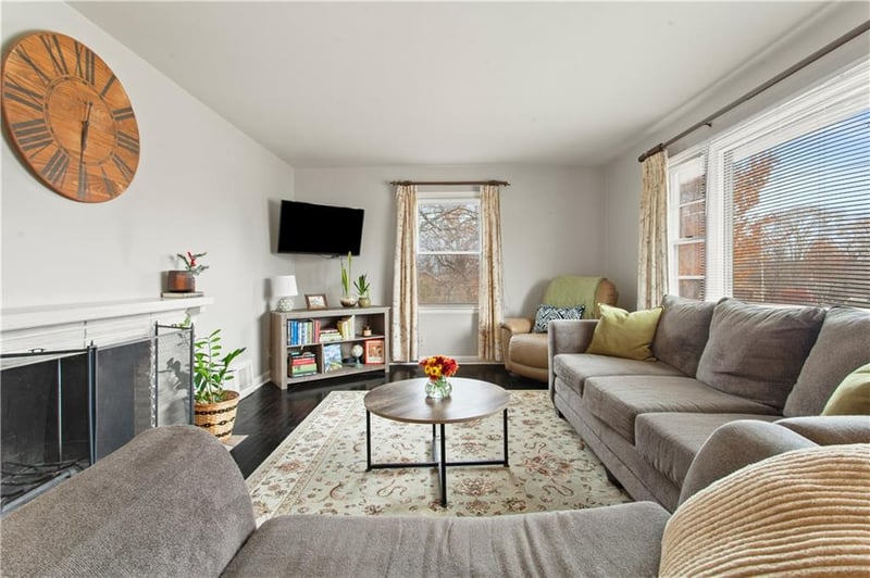 6811 Blue Pw, Kansas City, MO 64129