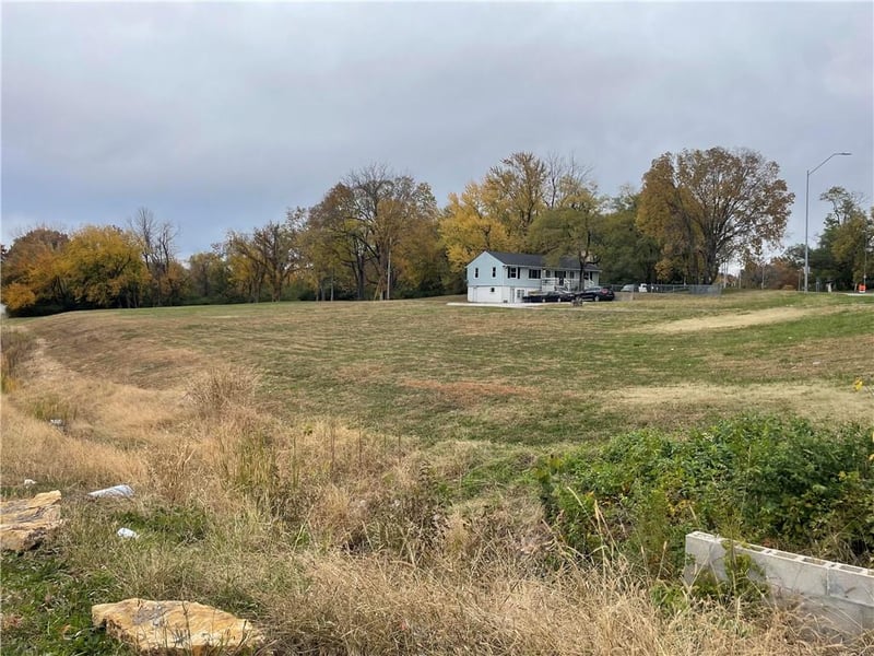 9250 Blue Ridge Blvd, Kansas City, MO 64138