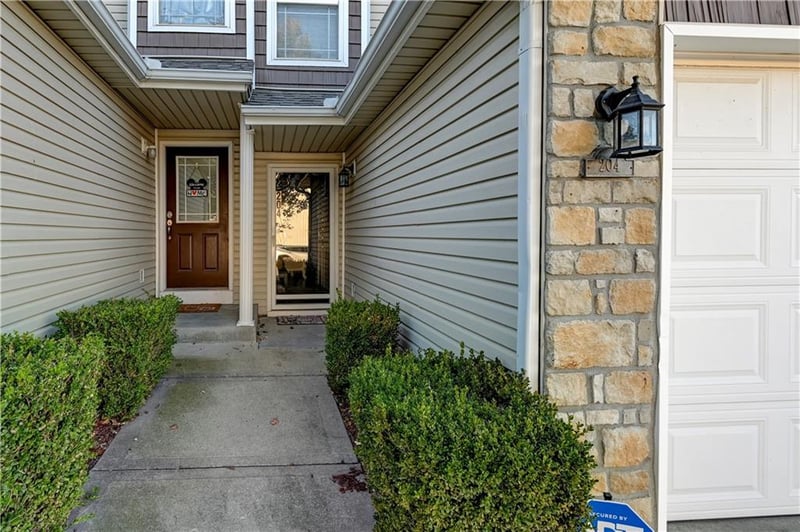 204 Pointe Ln, Raymore, MO 64083