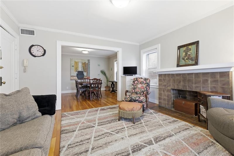 311 43rd St #2W, Kansas City, MO 64111