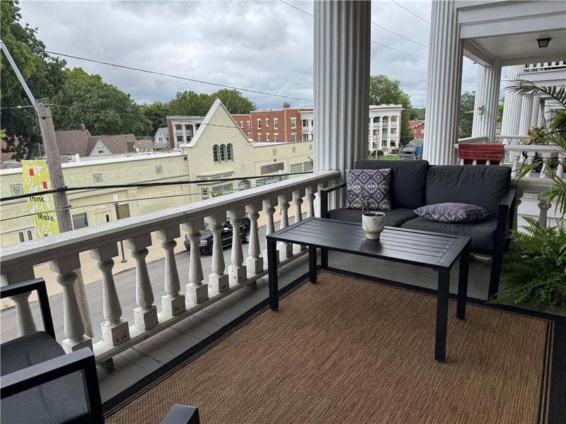 311 43rd St #2W, Kansas City, MO 64111