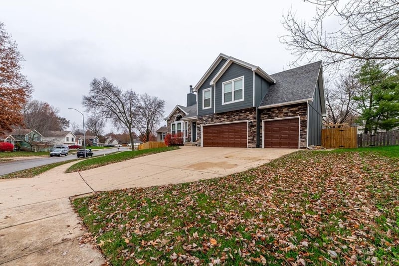 10135 Tracy Ave, Kansas City, MO 64155