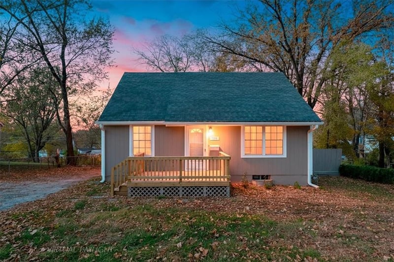 7504 49th St, Kansas City, MO 64129