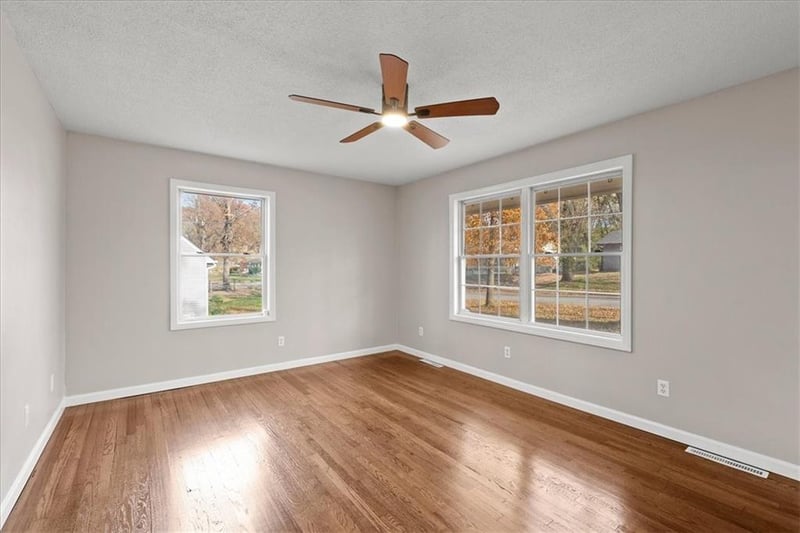 7504 49th St, Kansas City, MO 64129