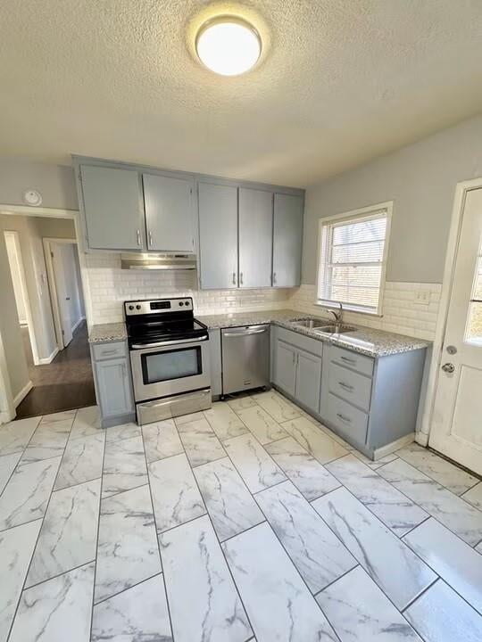 6876 Sni A Bar Rd, Kansas City, MO 64129