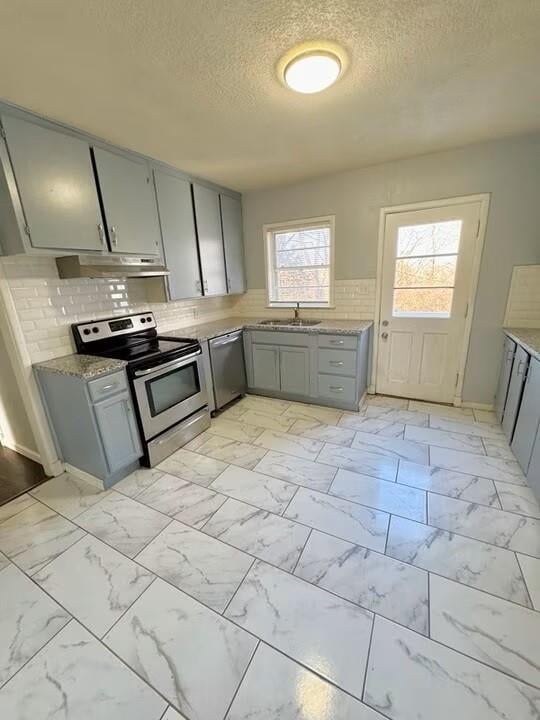 6876 Sni A Bar Rd, Kansas City, MO 64129