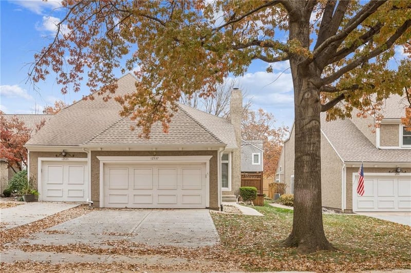 12537 Broadmoor St, Overland Park, KS 66209