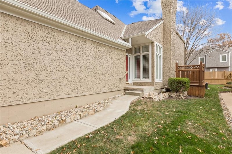 12537 Broadmoor St, Overland Park, KS 66209
