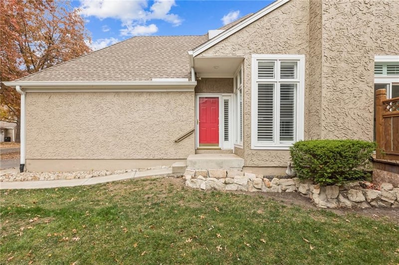 12537 Broadmoor St, Overland Park, KS 66209