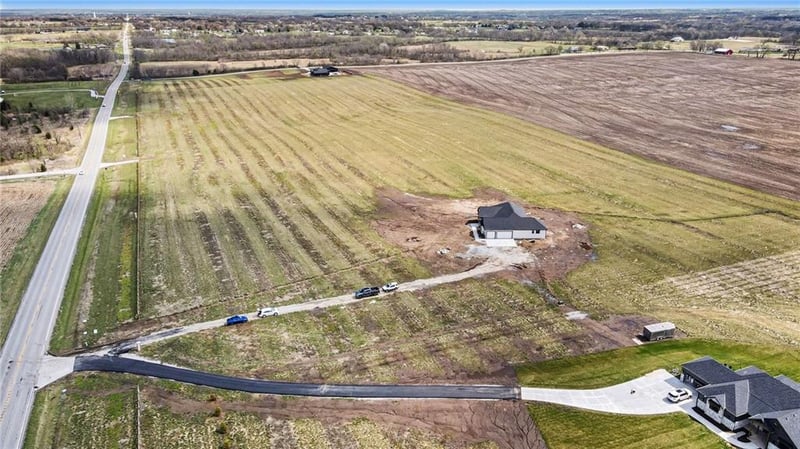 7203 92 Hw, Smithville, MO 64089