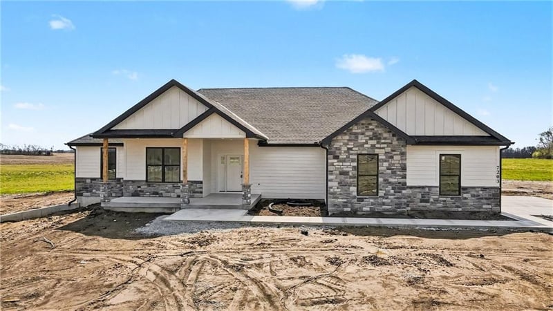 7203 92 Hw, Smithville, MO 64089