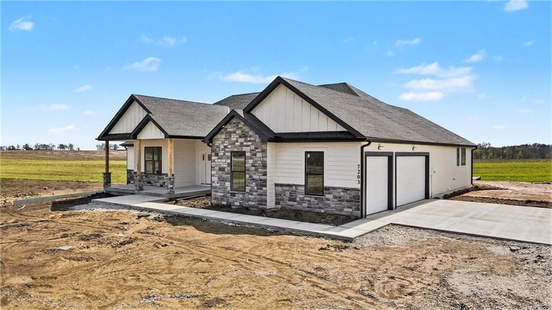 7203 92 Hw, Smithville, MO 64089