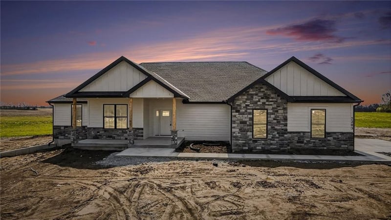 7203 92 Hw, Smithville, MO 64089