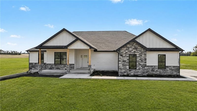 7203 92 Hw, Smithville, MO 64089