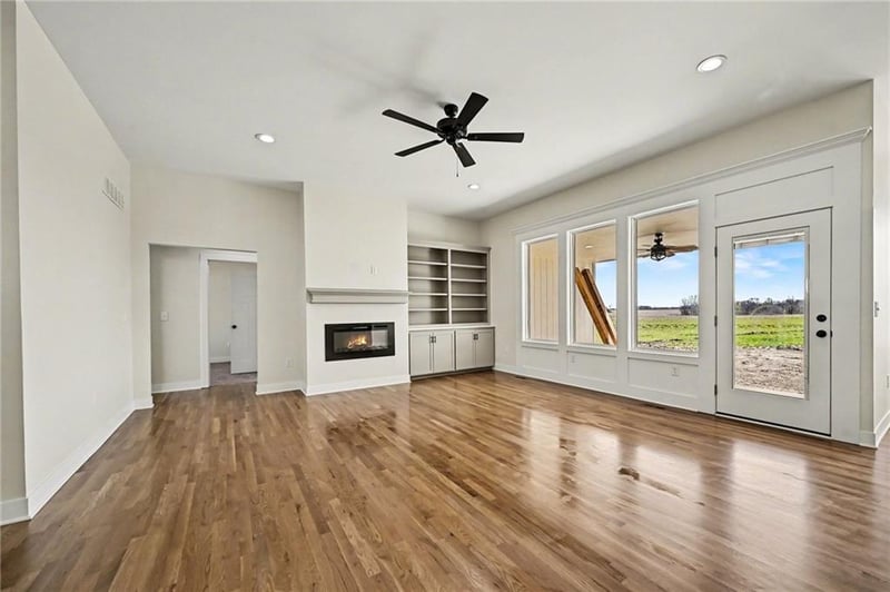7203 92 Hw, Smithville, MO 64089
