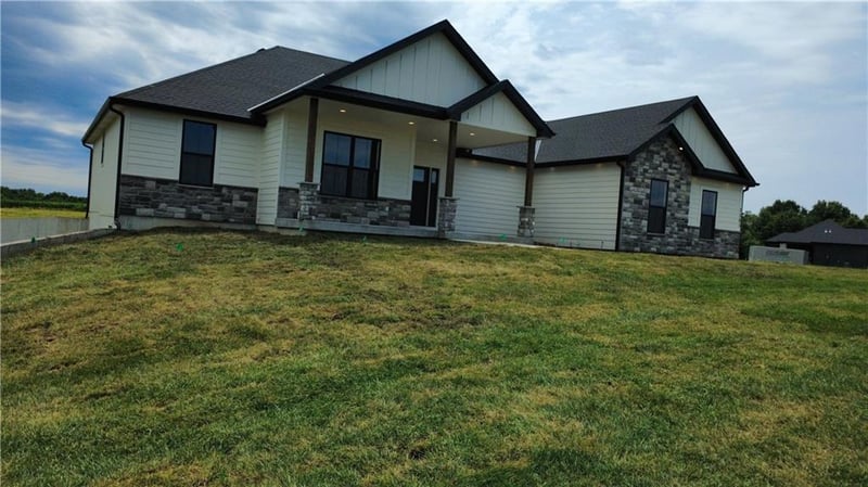 7203 92 Hw, Smithville, MO 64089