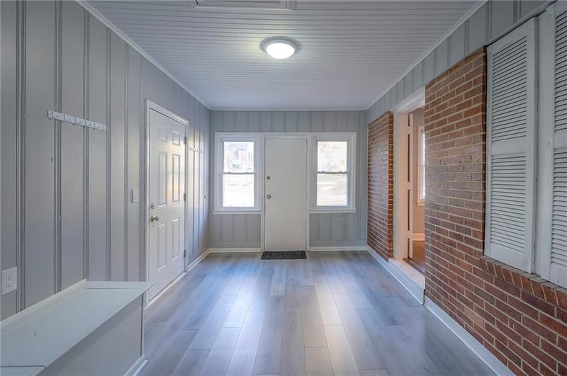 9 Pocahontas Ln, Kansas City, MO 64114