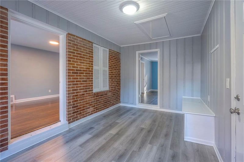 9 Pocahontas Ln, Kansas City, MO 64114