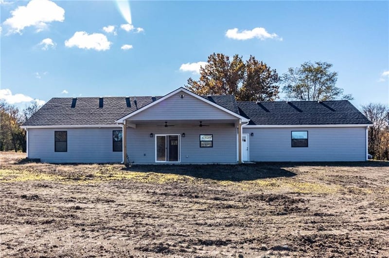 106 Lake Shore Dr, Windsor, MO 65360