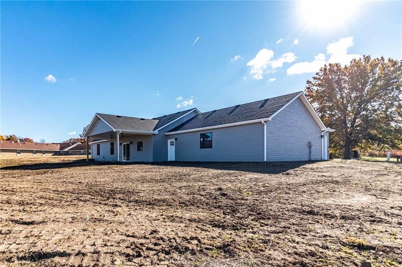 106 Lake Shore Dr, Windsor, MO 65360