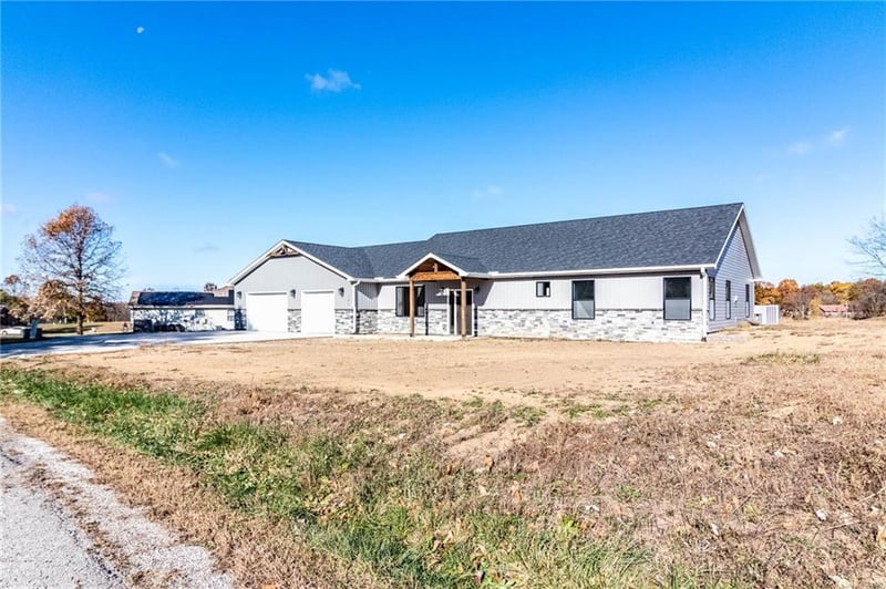 106 Lake Shore Dr, Windsor, MO 65360